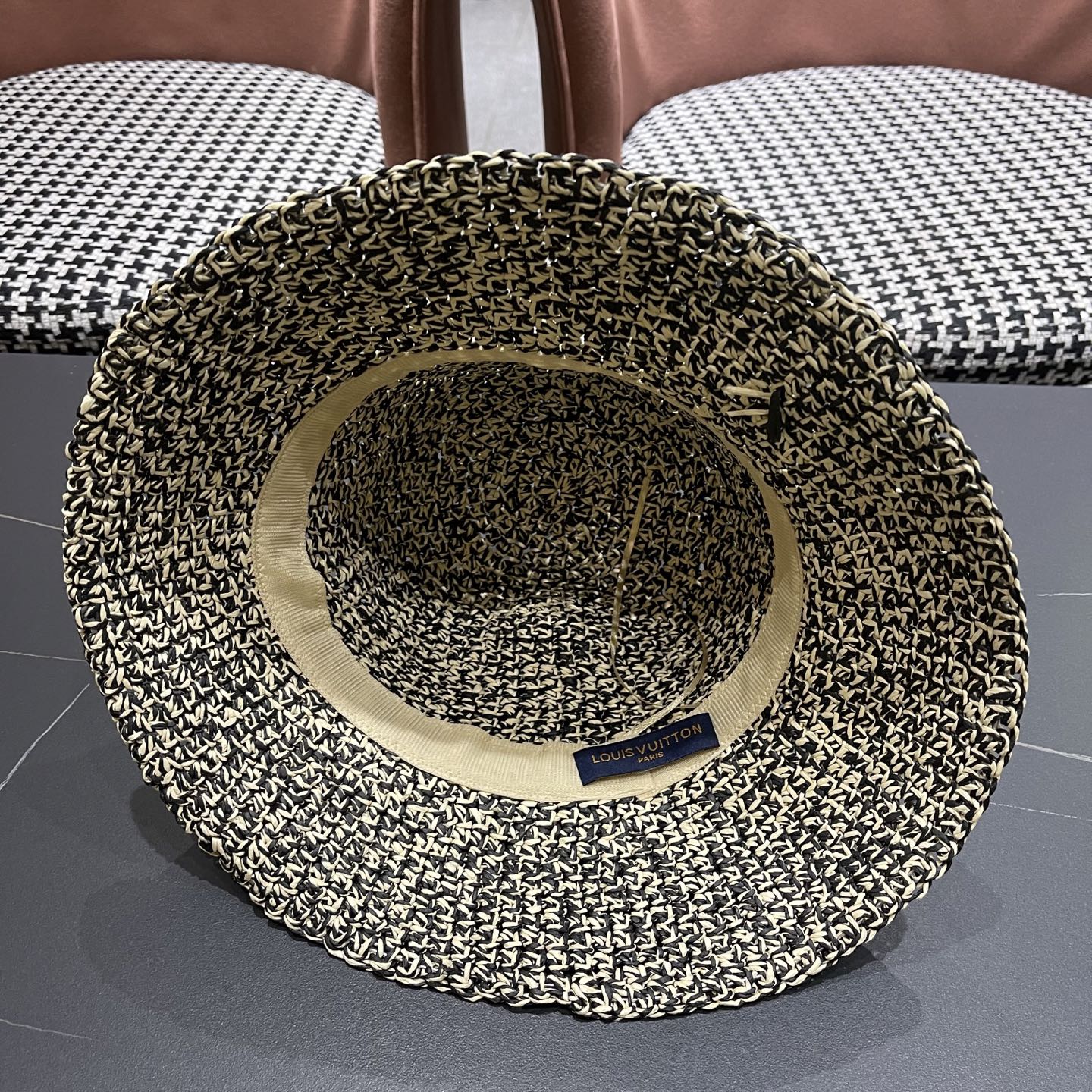  LV路易威登进口拉菲草盆帽简约不失庄重 低调奢华  极具造型感 ！ 渔夫帽款式设计 ，真心好看也百搭