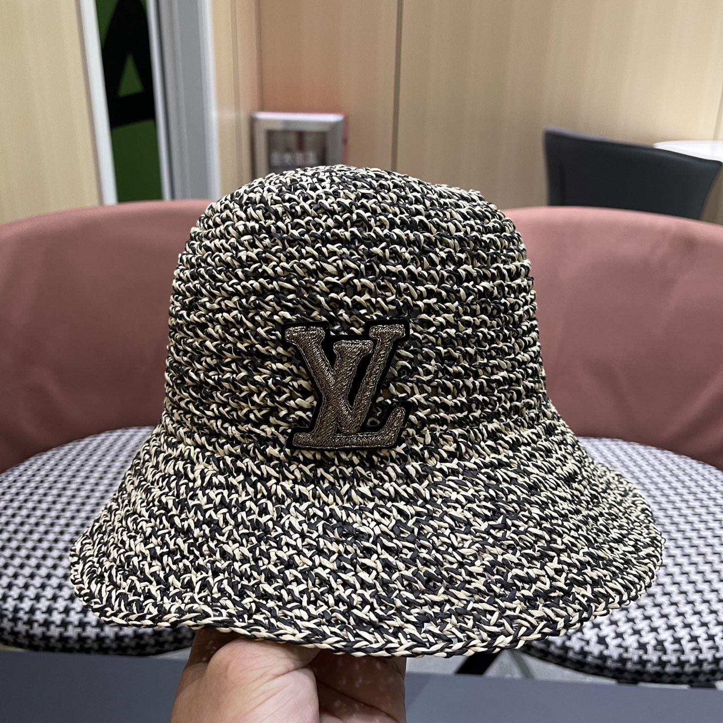  LV路易威登进口拉菲草盆帽简约不失庄重 低调奢华  极具造型感 ！ 渔夫帽款式设计 ，真心好看也百搭