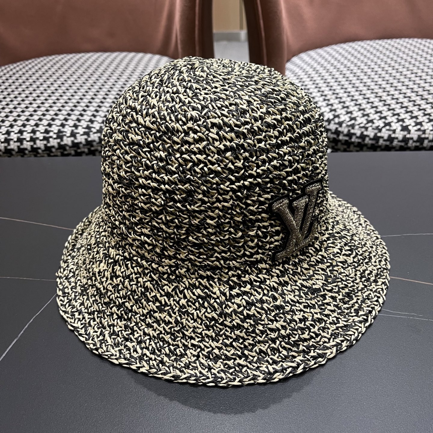  LV路易威登进口拉菲草盆帽简约不失庄重 低调奢华  极具造型感 ！ 渔夫帽款式设计 ，真心好看也百搭