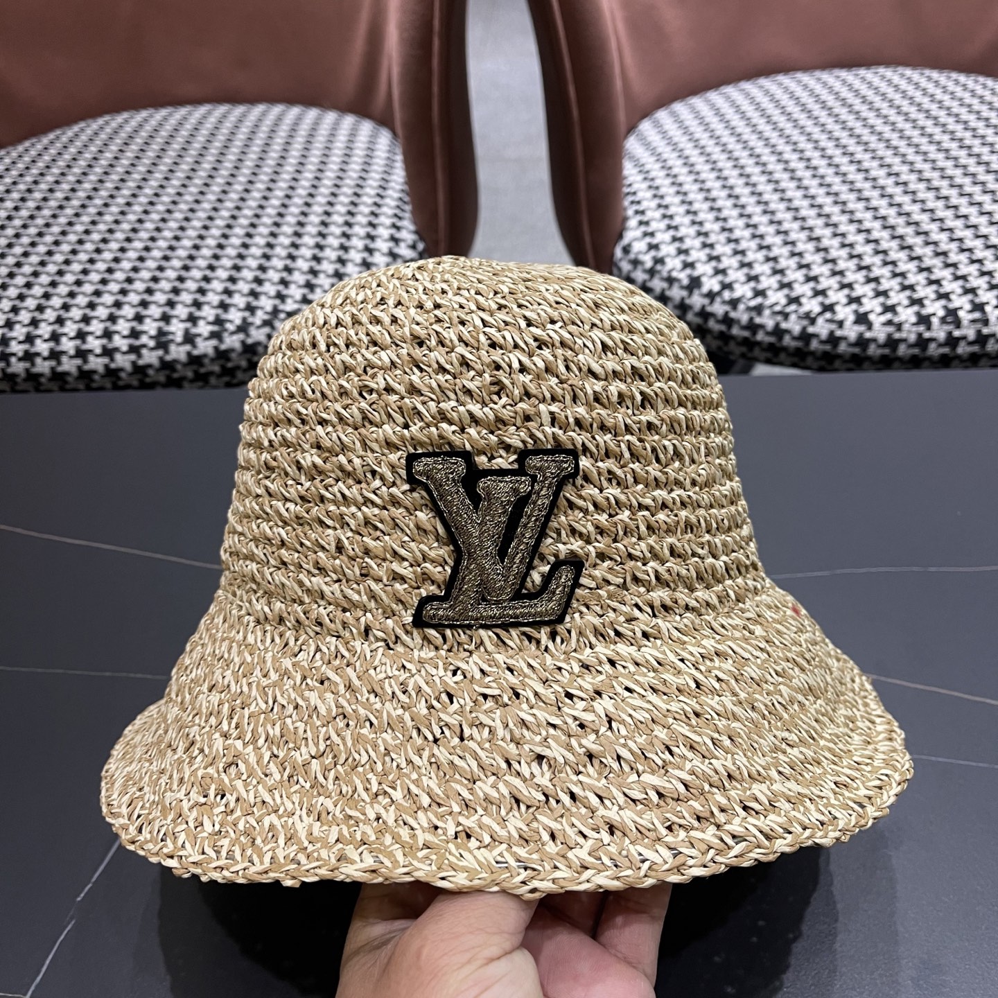  LV路易威登进口拉菲草盆帽简约不失庄重 低调奢华  极具造型感 ！ 渔夫帽款式设计 ，真心好看也百搭