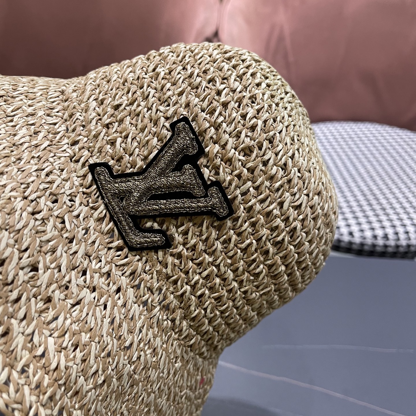  LV路易威登进口拉菲草盆帽简约不失庄重 低调奢华  极具造型感 ！ 渔夫帽款式设计 ，真心好看也百搭