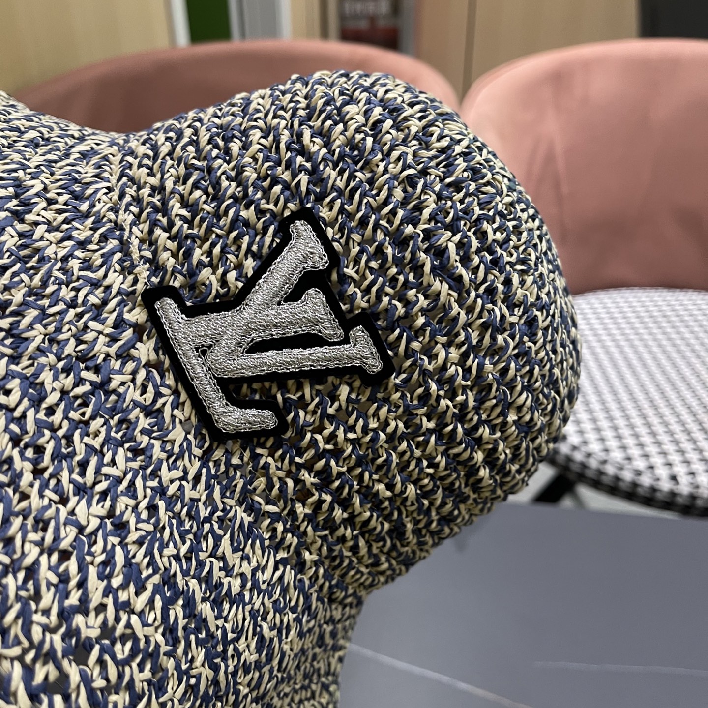  LV路易威登进口拉菲草盆帽简约不失庄重 低调奢华  极具造型感 ！ 渔夫帽款式设计 ，真心好看也百搭