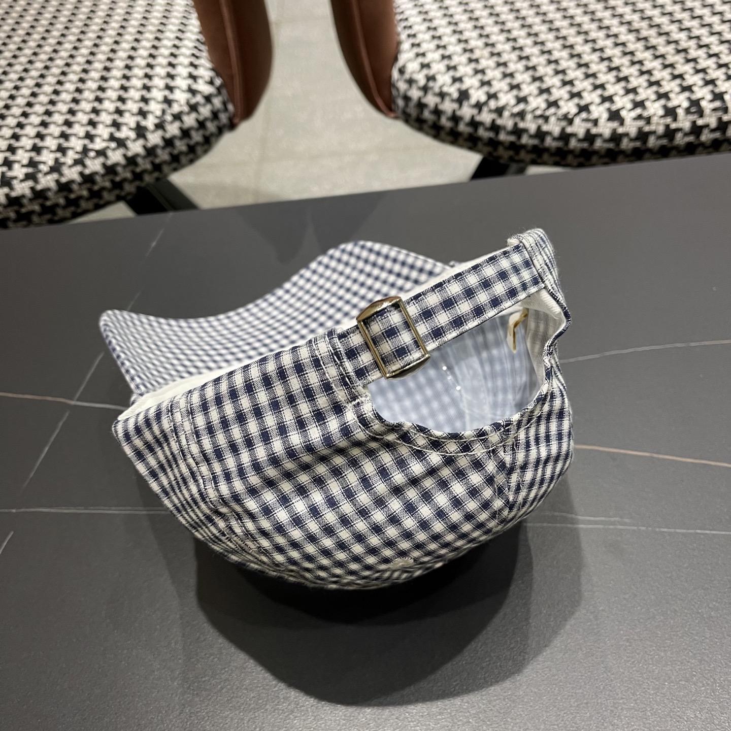  BALENCIAGA巴黎世家韩系格纹棒球帽子女春夏新款小清新蝴蝶
结百搭鸭舌帽大头围显脸小


