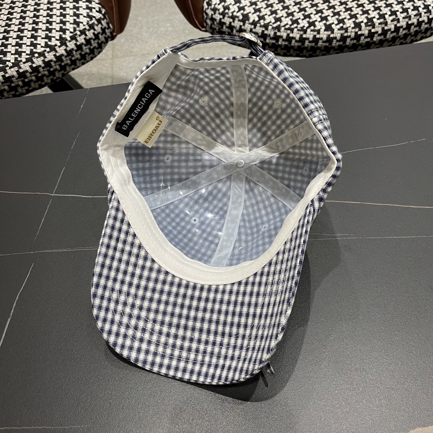  BALENCIAGA巴黎世家韩系格纹棒球帽子女春夏新款小清新蝴蝶
结百搭鸭舌帽大头围显脸小

