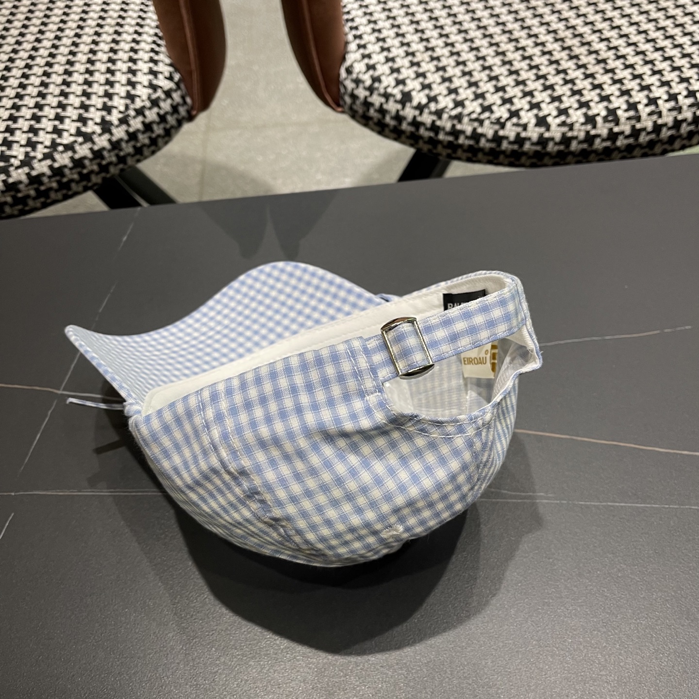  BALENCIAGA巴黎世家韩系格纹棒球帽子女春夏新款小清新蝴蝶
结百搭鸭舌帽大头围显脸小

