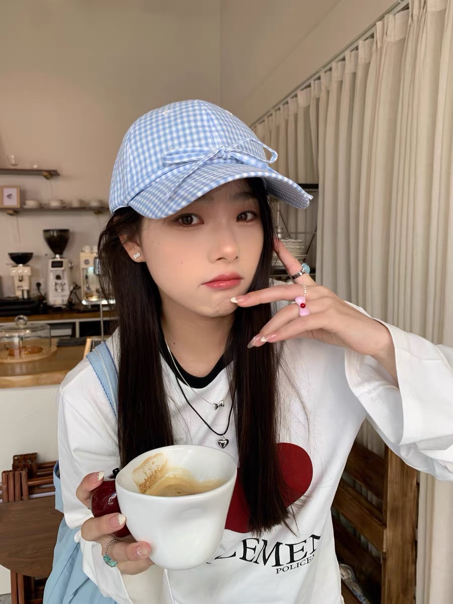 BALENCIAGA巴黎世家韩系格纹棒球帽子女春夏新款小清新蝴蝶
结百搭鸭舌帽大头围显脸小

