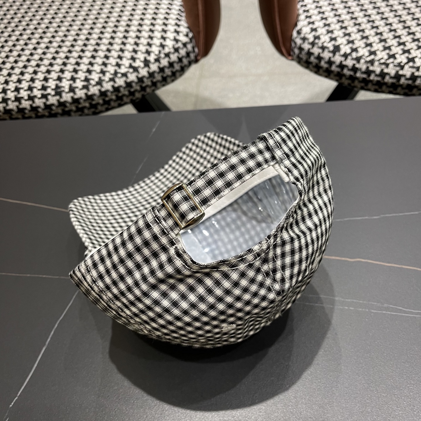  BALENCIAGA巴黎世家韩系格纹棒球帽子女春夏新款小清新蝴蝶
结百搭鸭舌帽大头围显脸小

