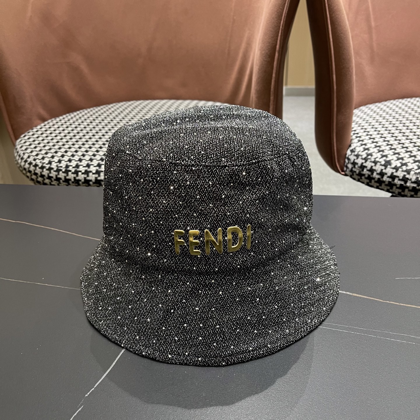   Fendi 芬迪2025春秋新款水钻渔夫帽女时髦百
搭优雅水桶帽显脸小遮阳防晒盆帽