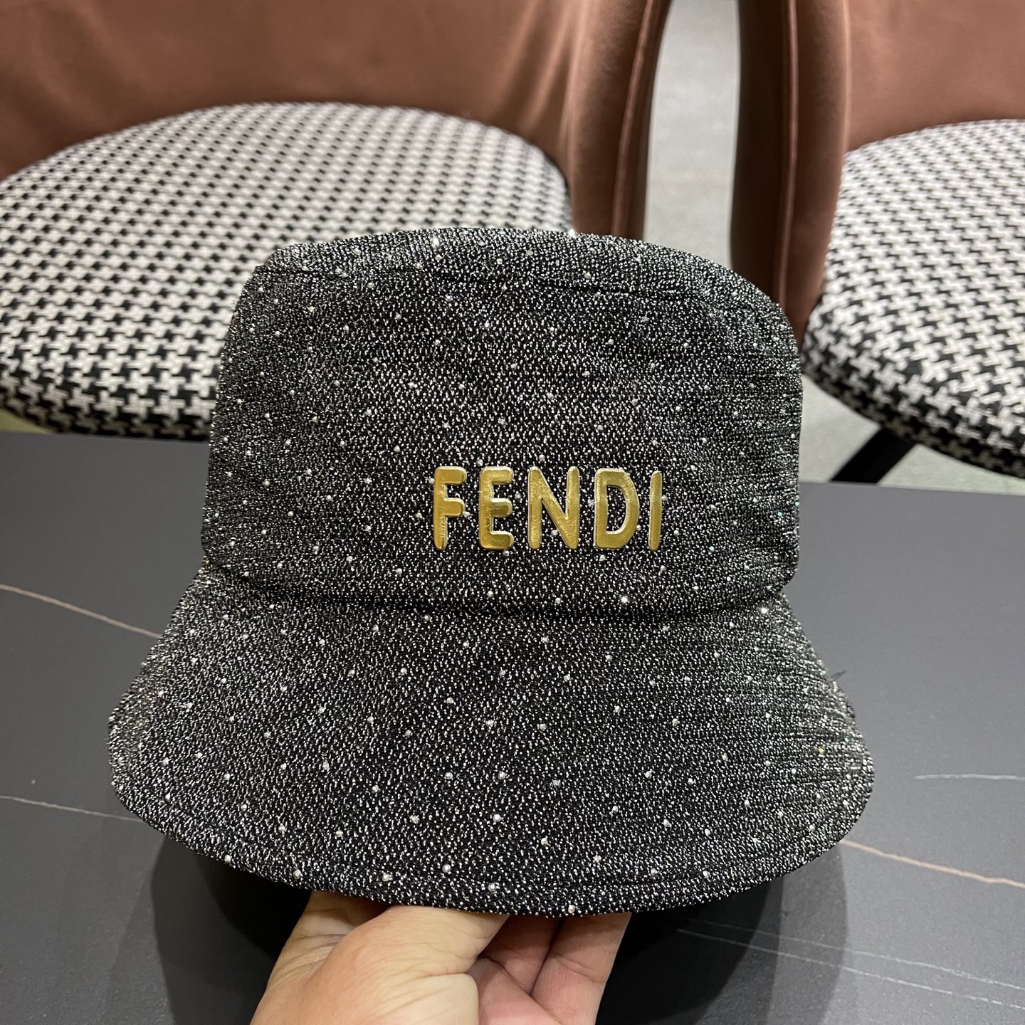   Fendi 芬迪2025春秋新款水钻渔夫帽女时髦百
搭优雅水桶帽显脸小遮阳防晒盆帽
