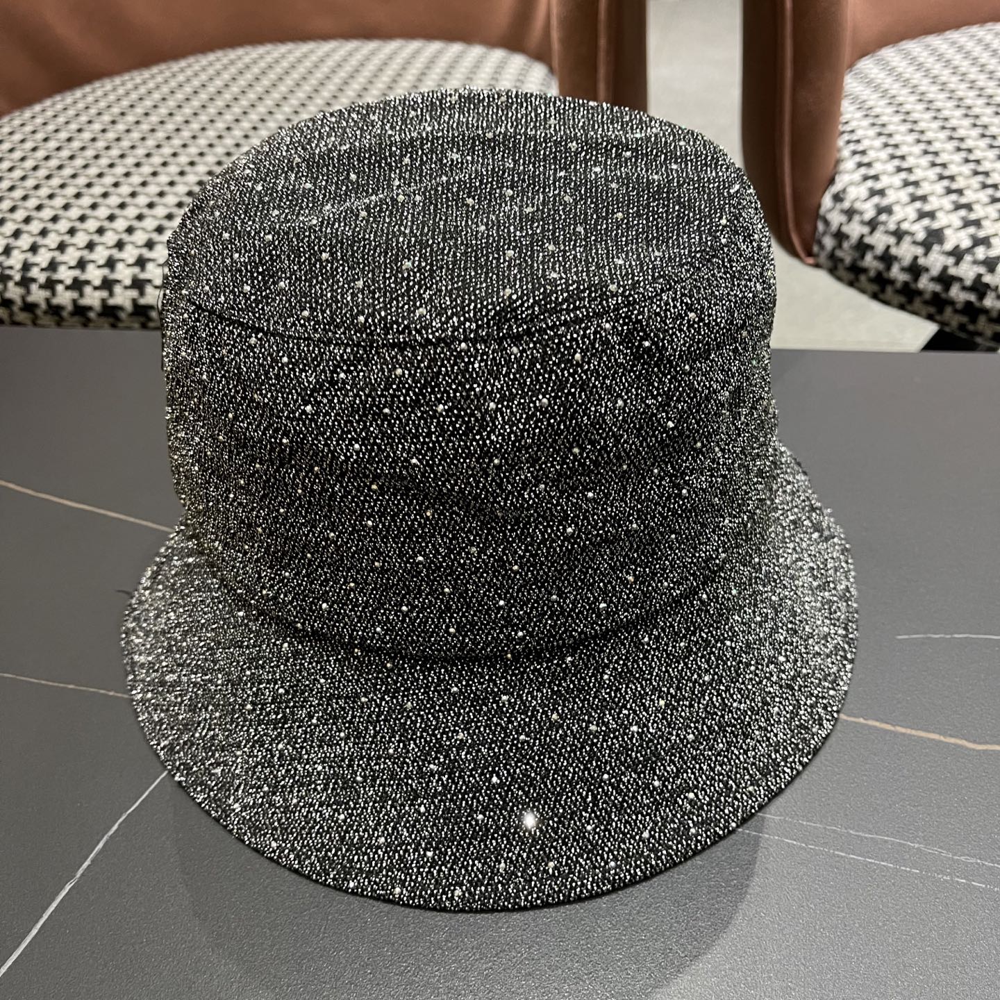   Fendi 芬迪2025春秋新款水钻渔夫帽女时髦百
搭优雅水桶帽显脸小遮阳防晒盆帽