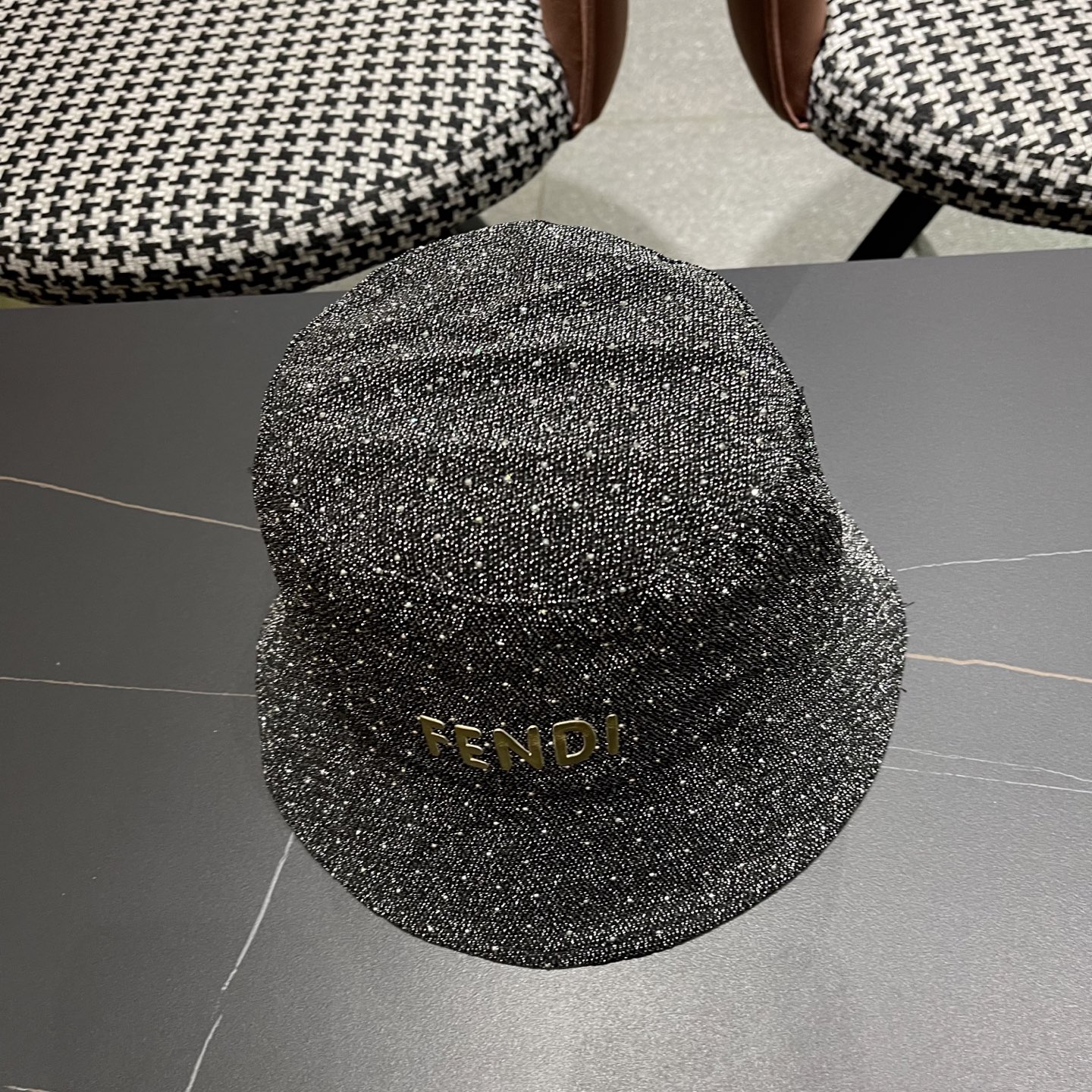   Fendi 芬迪2025春秋新款水钻渔夫帽女时髦百
搭优雅水桶帽显脸小遮阳防晒盆帽