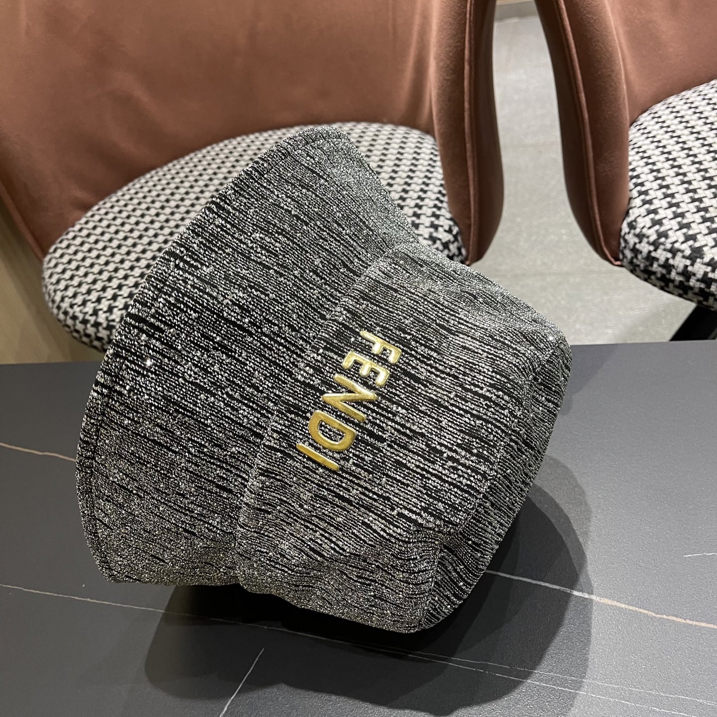   Fendi 芬迪2025春秋新款水钻渔夫帽女时髦百
搭优雅水桶帽显脸小遮阳防晒盆帽