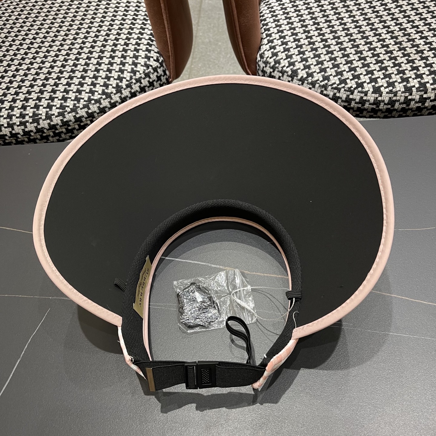  巴宝莉Burberry 大帽檐防晒帽女2025新款千鸟格纹空顶太阳帽夏
季防紫外线遮阳帽子