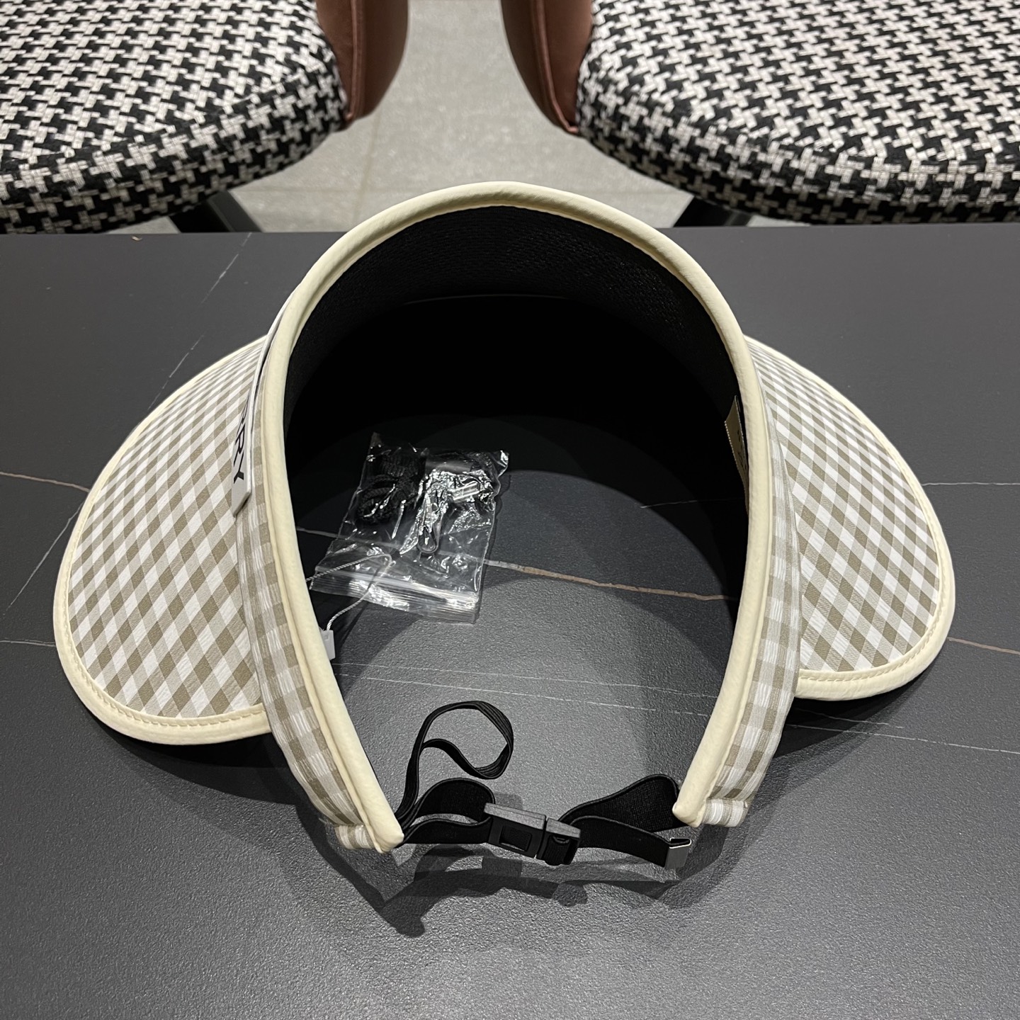  巴宝莉Burberry 大帽檐防晒帽女2025新款千鸟格纹空顶太阳帽夏
季防紫外线遮阳帽子