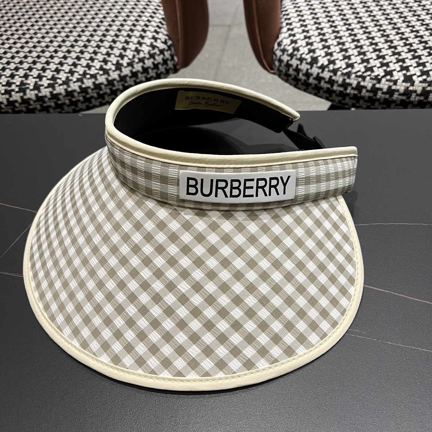  巴宝莉Burberry 大帽檐防晒帽女2025新款千鸟格纹空顶太阳帽夏
季防紫外线遮阳帽子