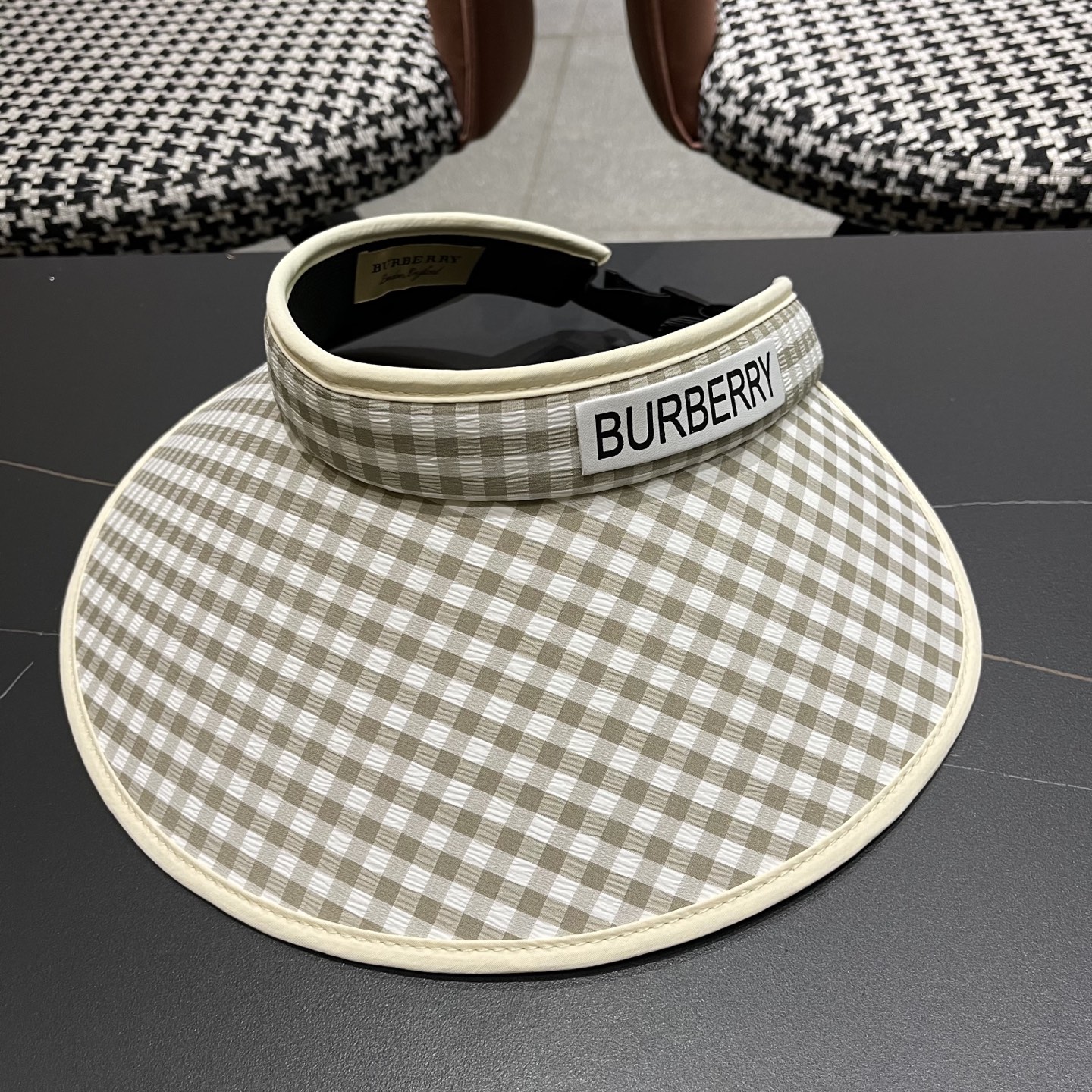  巴宝莉Burberry 大帽檐防晒帽女2025新款千鸟格纹空顶太阳帽夏
季防紫外线遮阳帽子