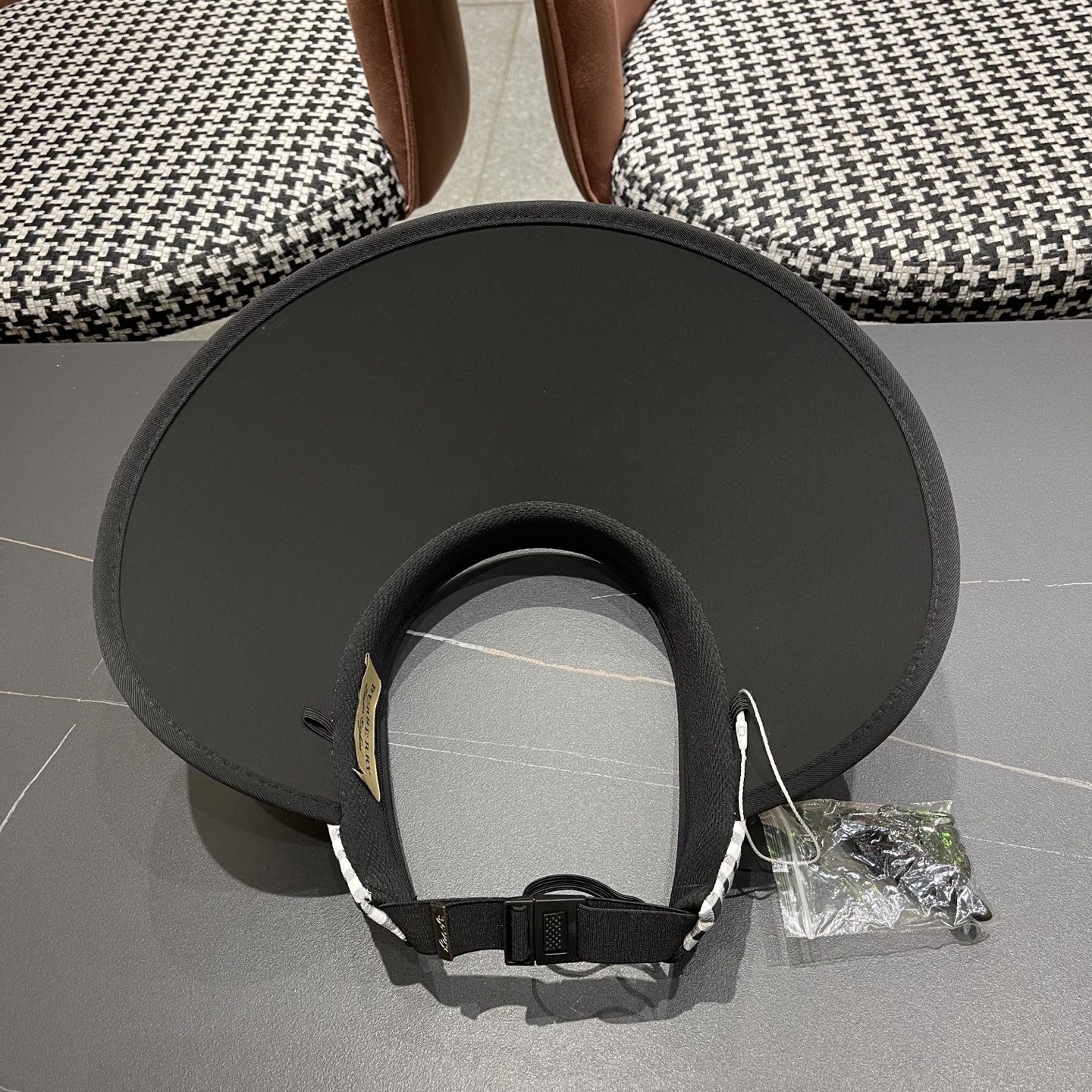  巴宝莉Burberry 大帽檐防晒帽女2025新款千鸟格纹空顶太阳帽夏
季防紫外线遮阳帽子