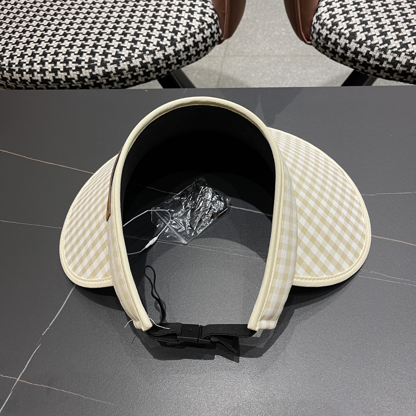  巴宝莉Burberry 大帽檐防晒帽女2025新款千鸟格纹空顶太阳帽夏
季防紫外线遮阳帽子