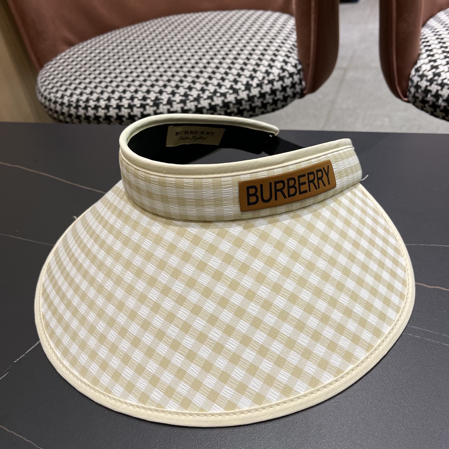  巴宝莉Burberry 大帽檐防晒帽女2025新款千鸟格纹空顶太阳帽夏
季防紫外线遮阳帽子