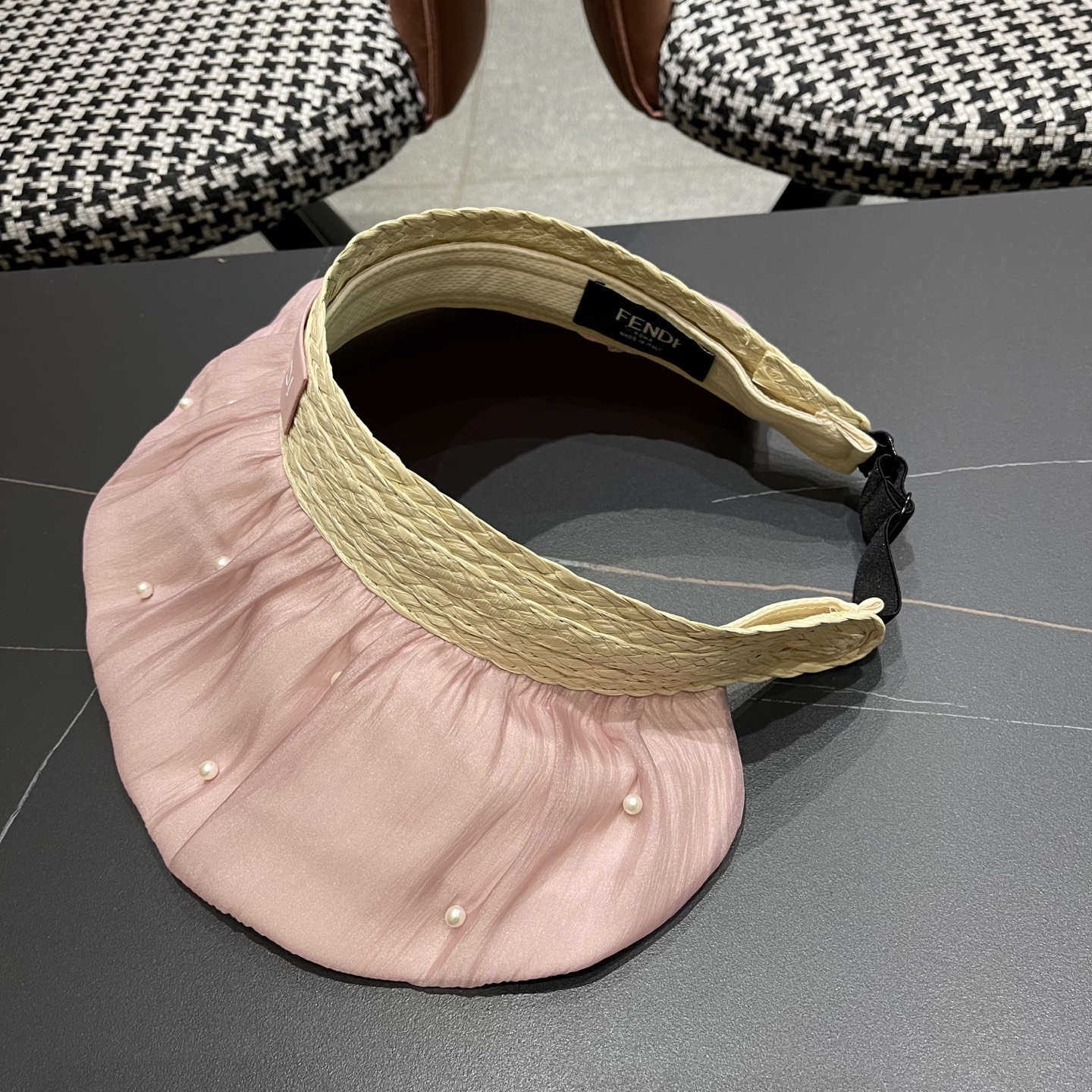  Fendi（芬迪）韩系大帽檐遮阳帽女拼接珍珠空顶帽高颜值显脸小
防晒帽子抗紫外线