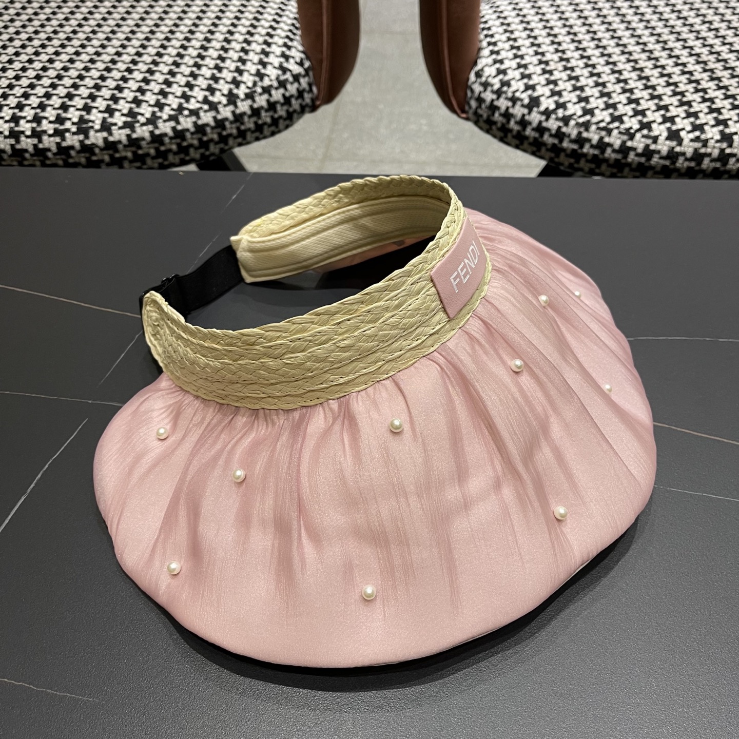  Fendi（芬迪）韩系大帽檐遮阳帽女拼接珍珠空顶帽高颜值显脸小
防晒帽子抗紫外线