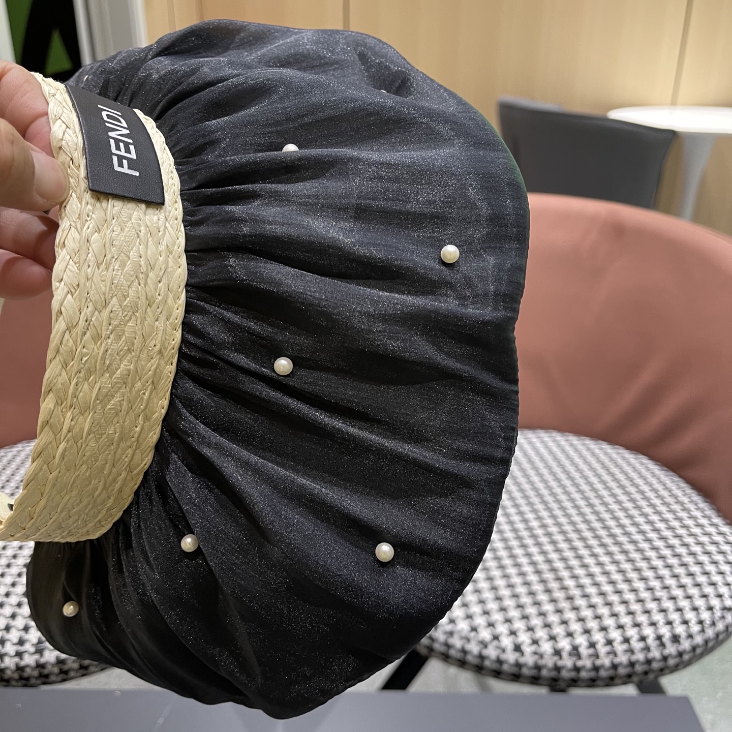  Fendi（芬迪）韩系大帽檐遮阳帽女拼接珍珠空顶帽高颜值显脸小
防晒帽子抗紫外线