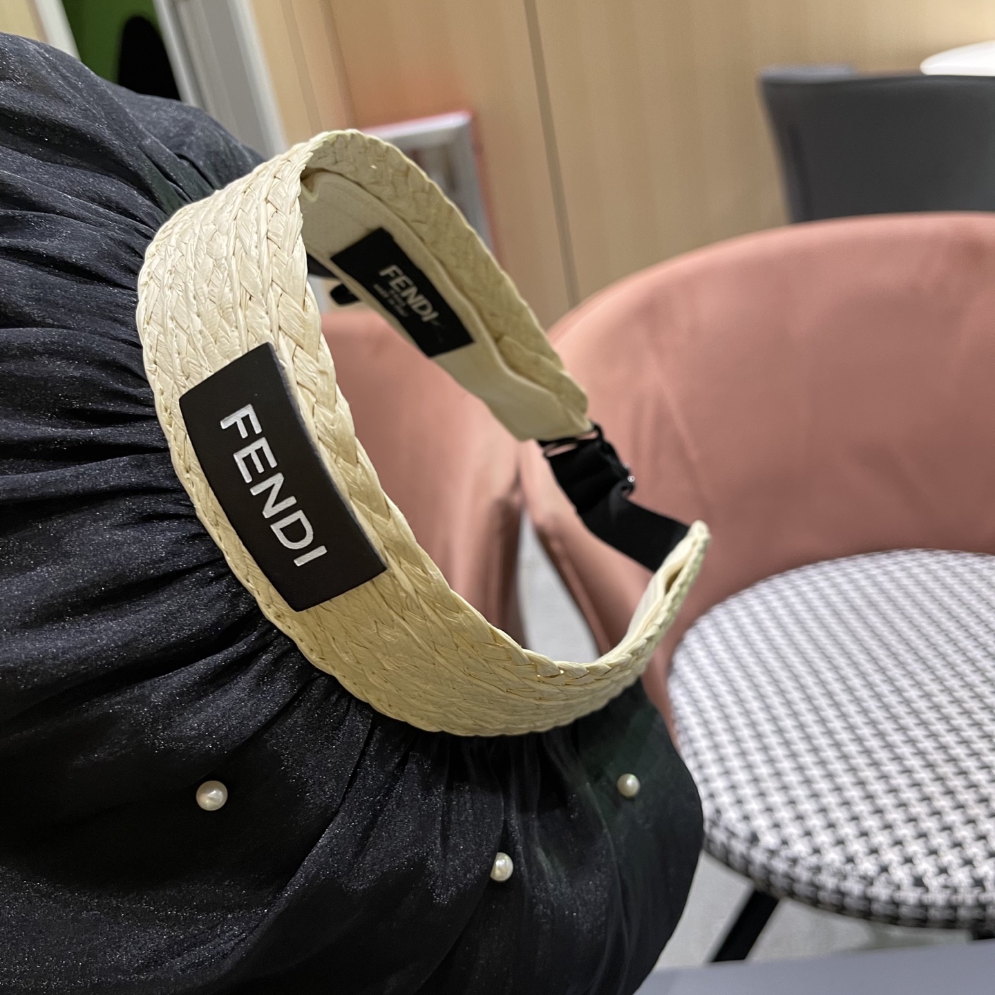  Fendi（芬迪）韩系大帽檐遮阳帽女拼接珍珠空顶帽高颜值显脸小
防晒帽子抗紫外线