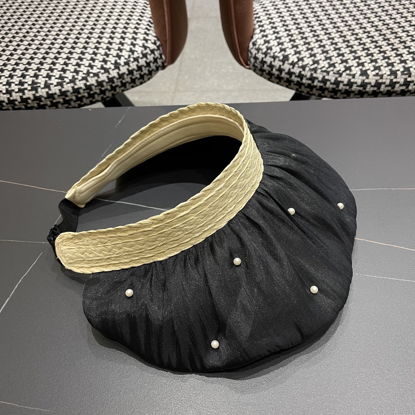  Fendi（芬迪）韩系大帽檐遮阳帽女拼接珍珠空顶帽高颜值显脸小
防晒帽子抗紫外线