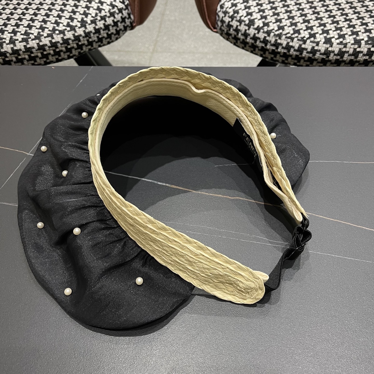  Fendi（芬迪）韩系大帽檐遮阳帽女拼接珍珠空顶帽高颜值显脸小
防晒帽子抗紫外线