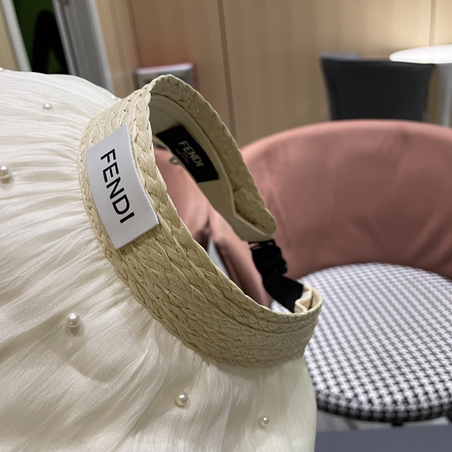  Fendi（芬迪）韩系大帽檐遮阳帽女拼接珍珠空顶帽高颜值显脸小
防晒帽子抗紫外线