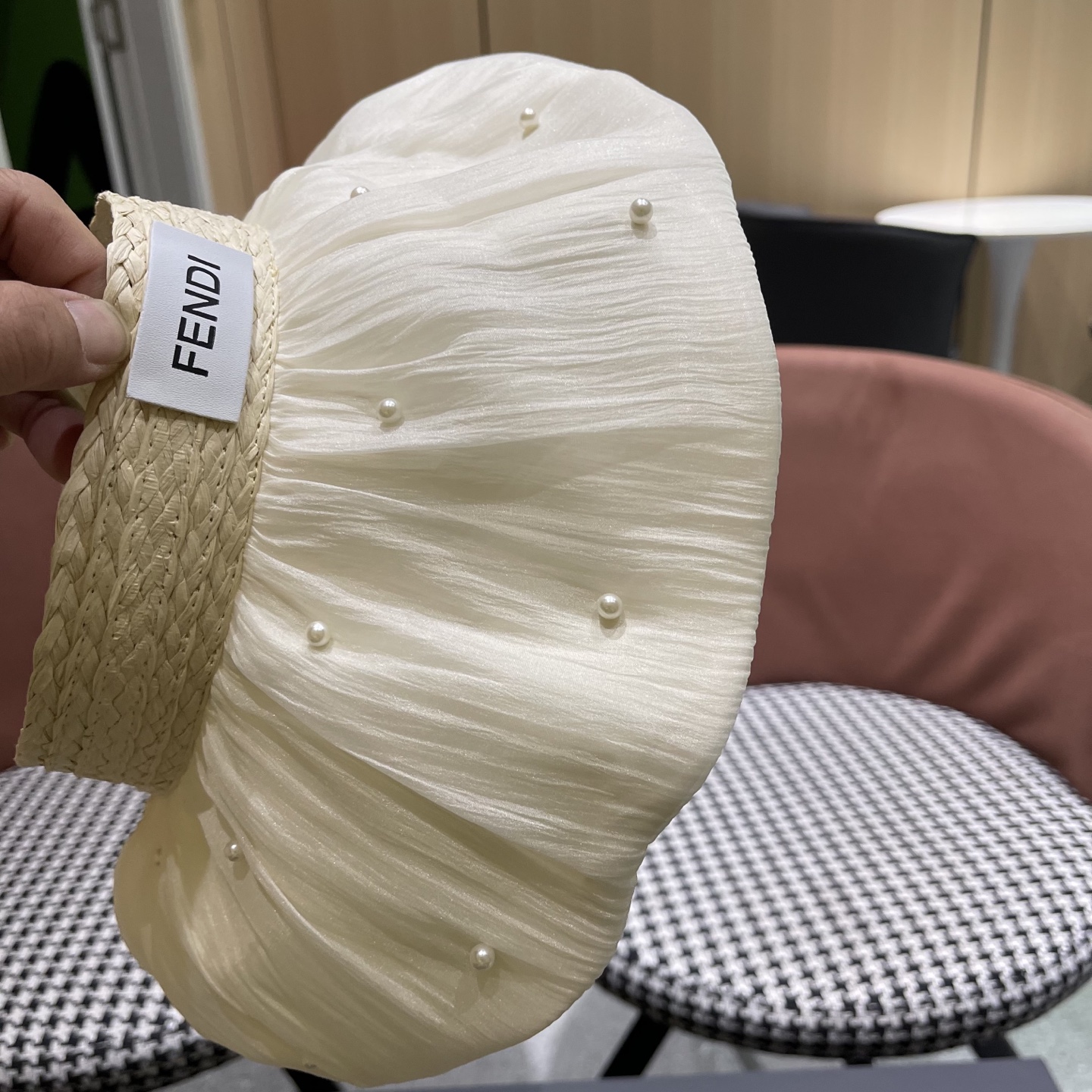  Fendi（芬迪）韩系大帽檐遮阳帽女拼接珍珠空顶帽高颜值显脸小
防晒帽子抗紫外线