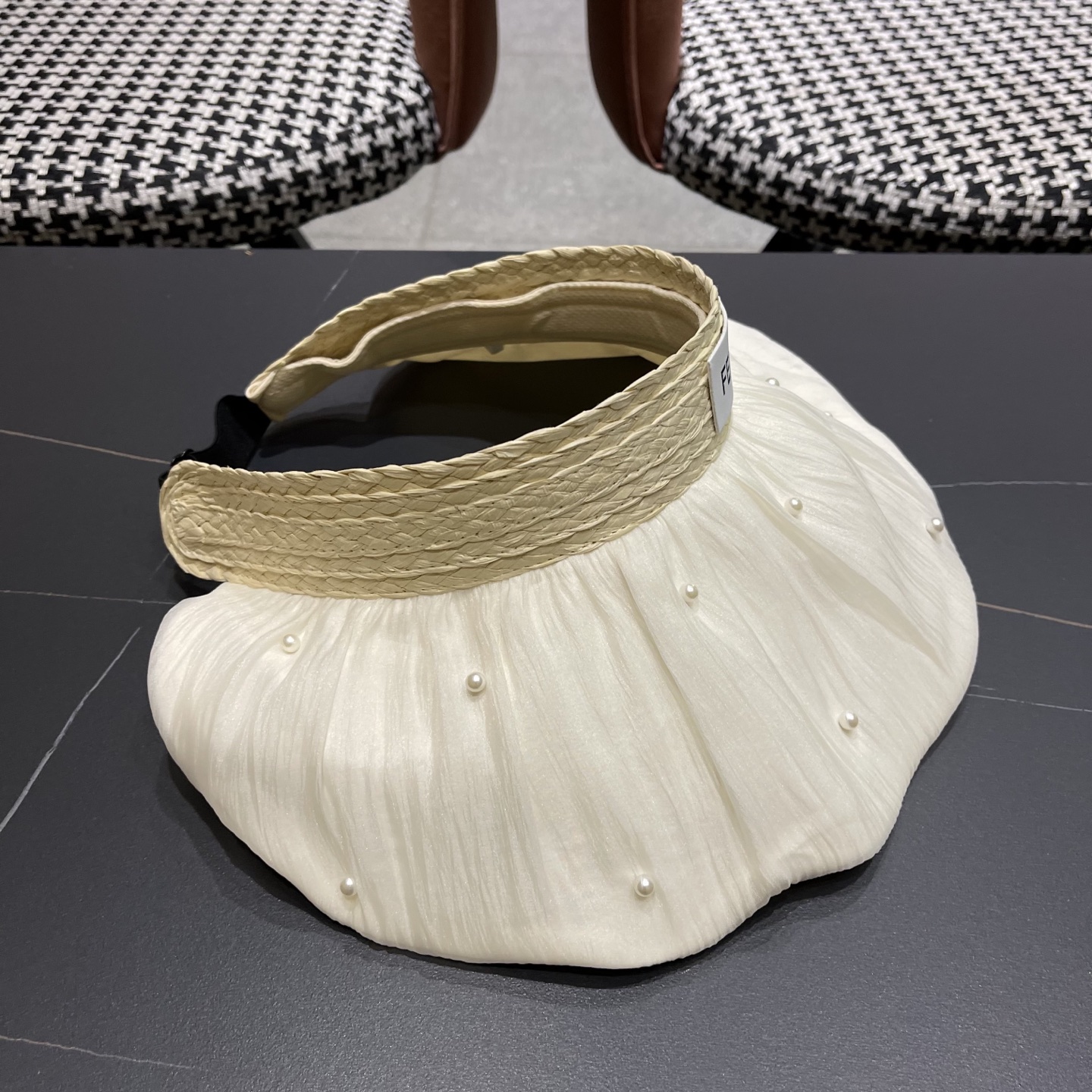  Fendi（芬迪）韩系大帽檐遮阳帽女拼接珍珠空顶帽高颜值显脸小
防晒帽子抗紫外线