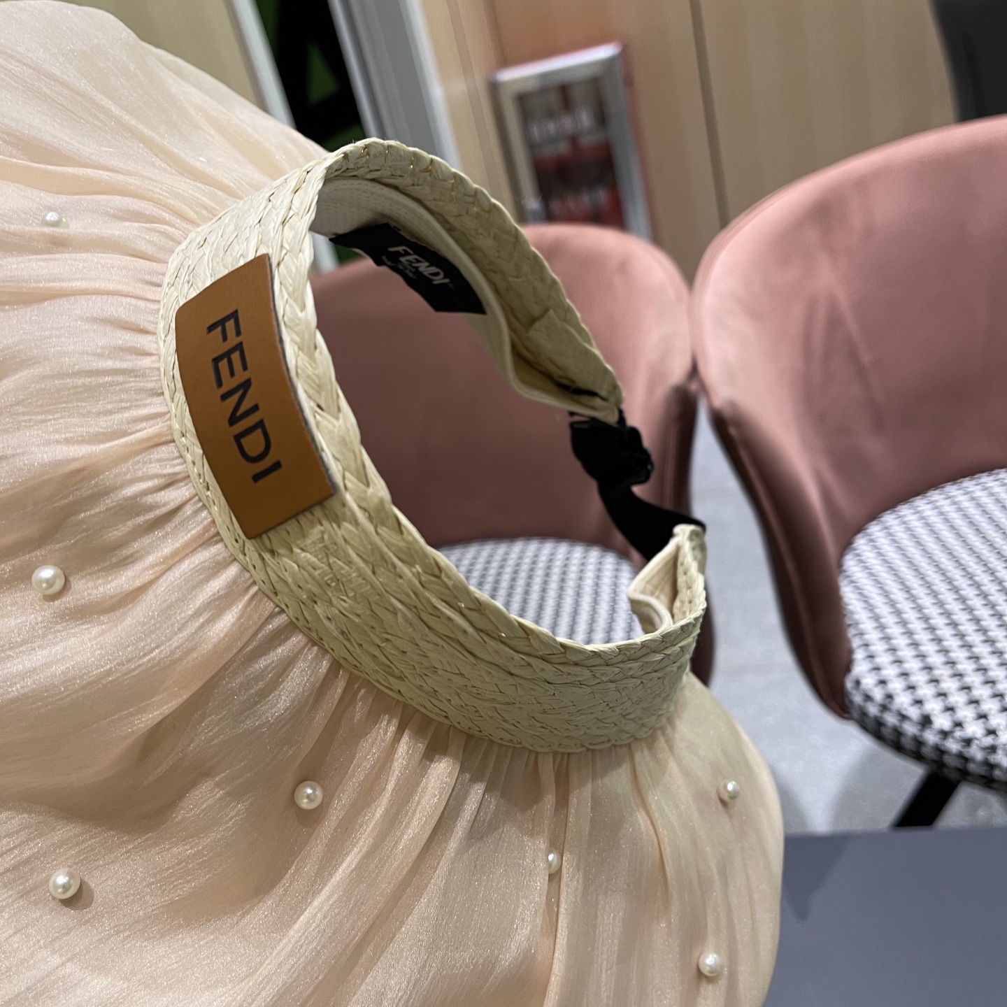  Fendi（芬迪）韩系大帽檐遮阳帽女拼接珍珠空顶帽高颜值显脸小
防晒帽子抗紫外线