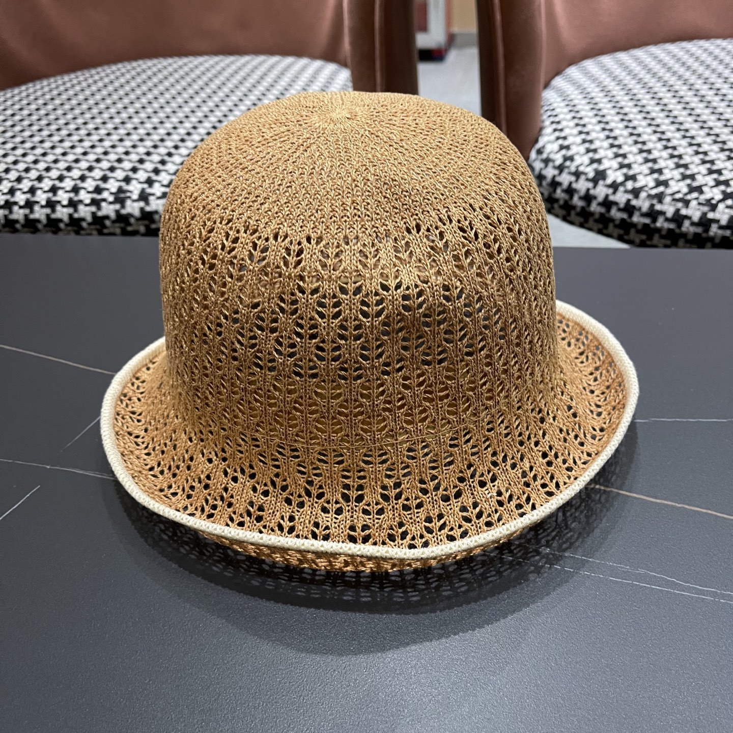  普拉达Prada 夏季韩版撞色时尚百搭镂空渔夫帽透气防晒显脸小
户外出行遮阳帽
