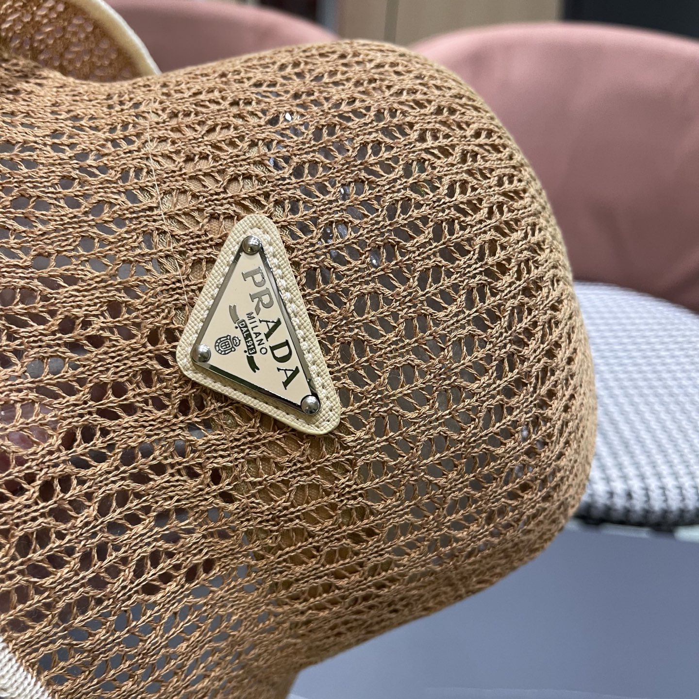  普拉达Prada 夏季韩版撞色时尚百搭镂空渔夫帽透气防晒显脸小
户外出行遮阳帽
