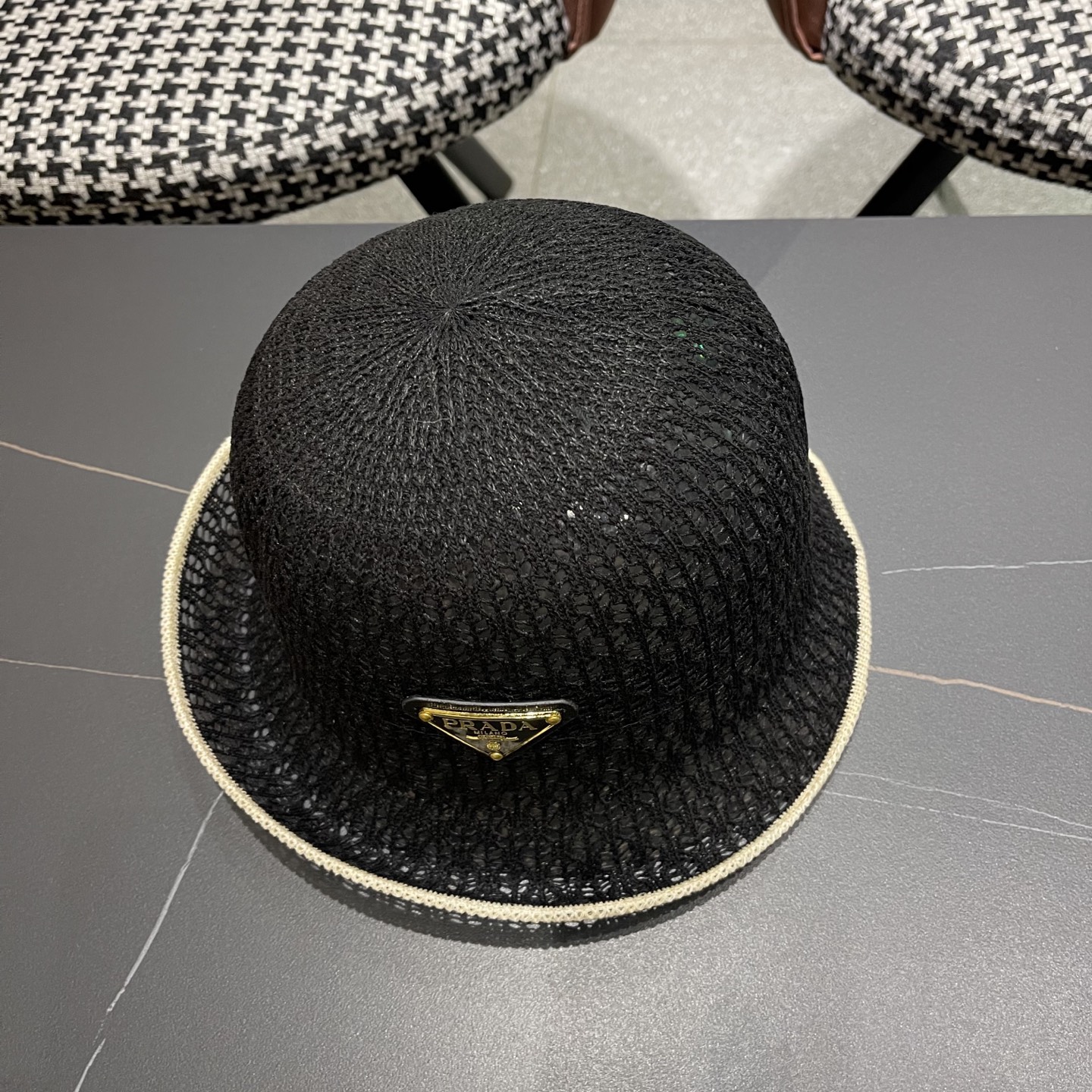  普拉达Prada 夏季韩版撞色时尚百搭镂空渔夫帽透气防晒显脸小
户外出行遮阳帽
