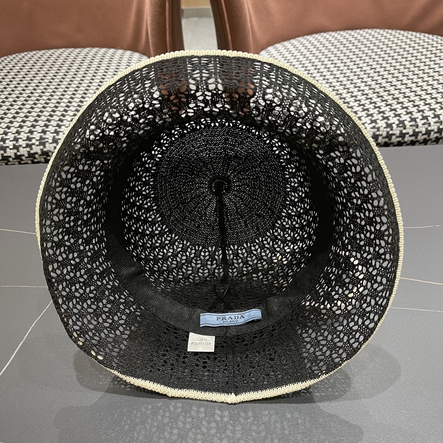  普拉达Prada 夏季韩版撞色时尚百搭镂空渔夫帽透气防晒显脸小
户外出行遮阳帽
