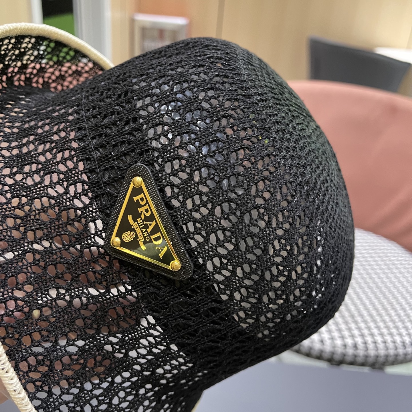  普拉达Prada 夏季韩版撞色时尚百搭镂空渔夫帽透气防晒显脸小
户外出行遮阳帽
