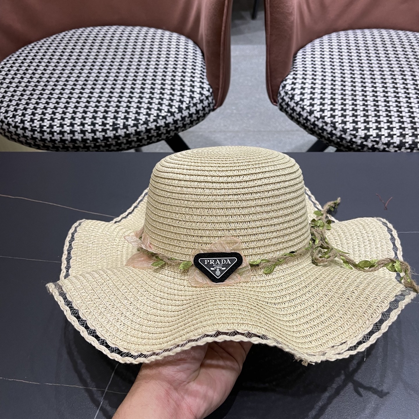  普拉达Prada 草帽女夏季2025新款蝴蝶结大帽檐遮阳防晒
太阳帽海边度假风沙滩帽