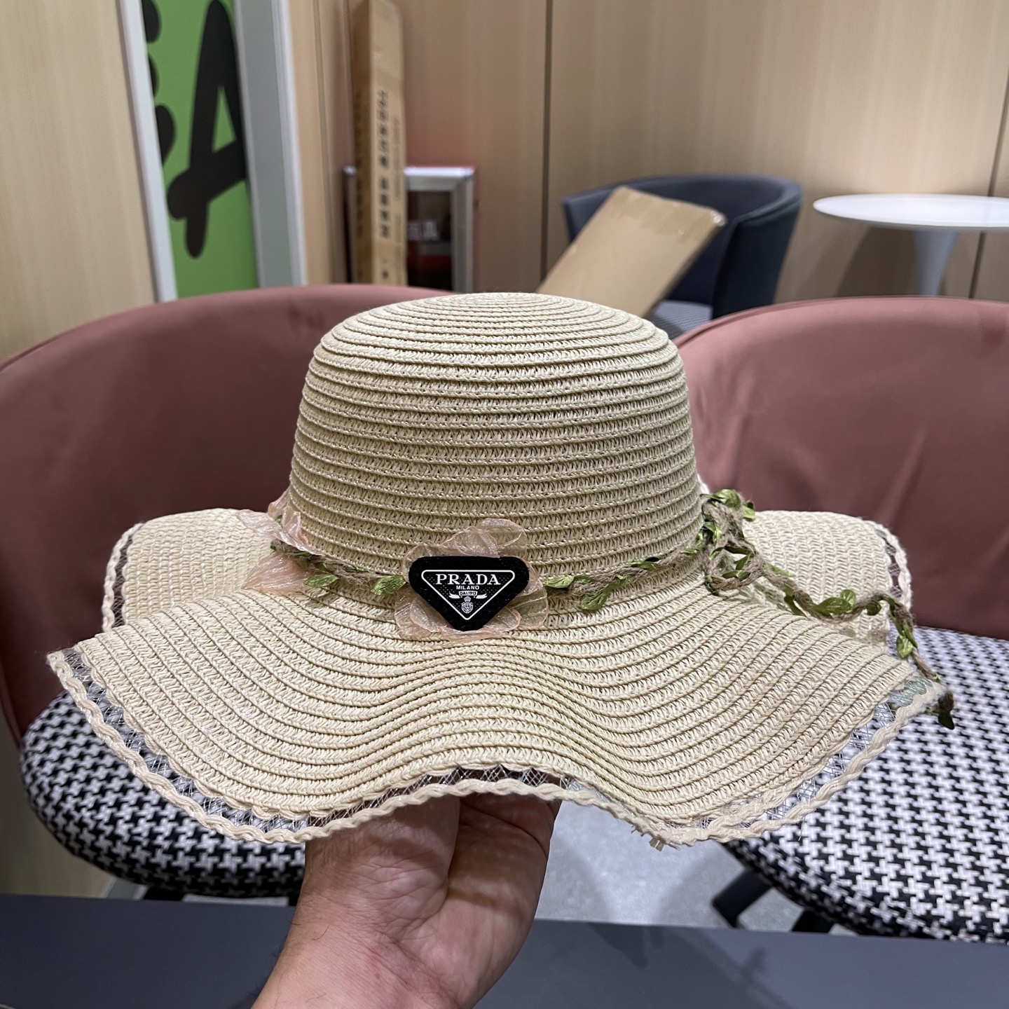  普拉达Prada 草帽女夏季2025新款蝴蝶结大帽檐遮阳防晒
太阳帽海边度假风沙滩帽