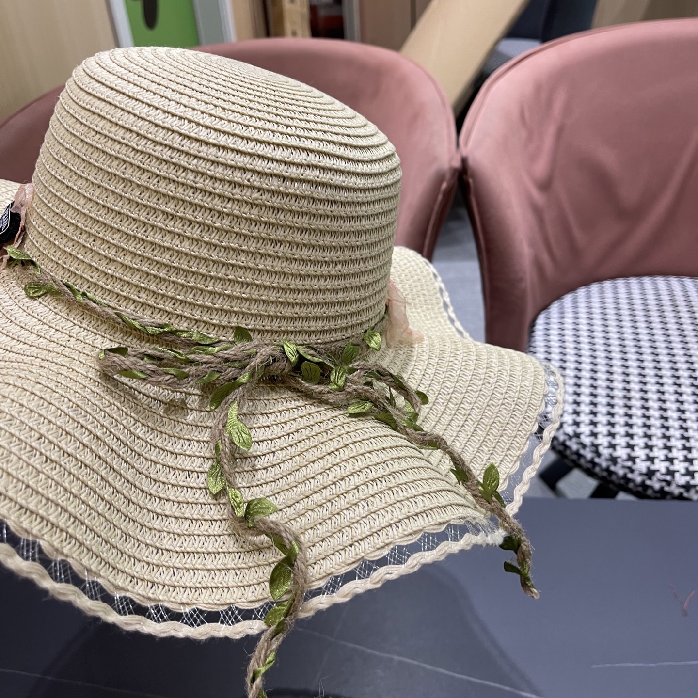  普拉达Prada 草帽女夏季2025新款蝴蝶结大帽檐遮阳防晒
太阳帽海边度假风沙滩帽