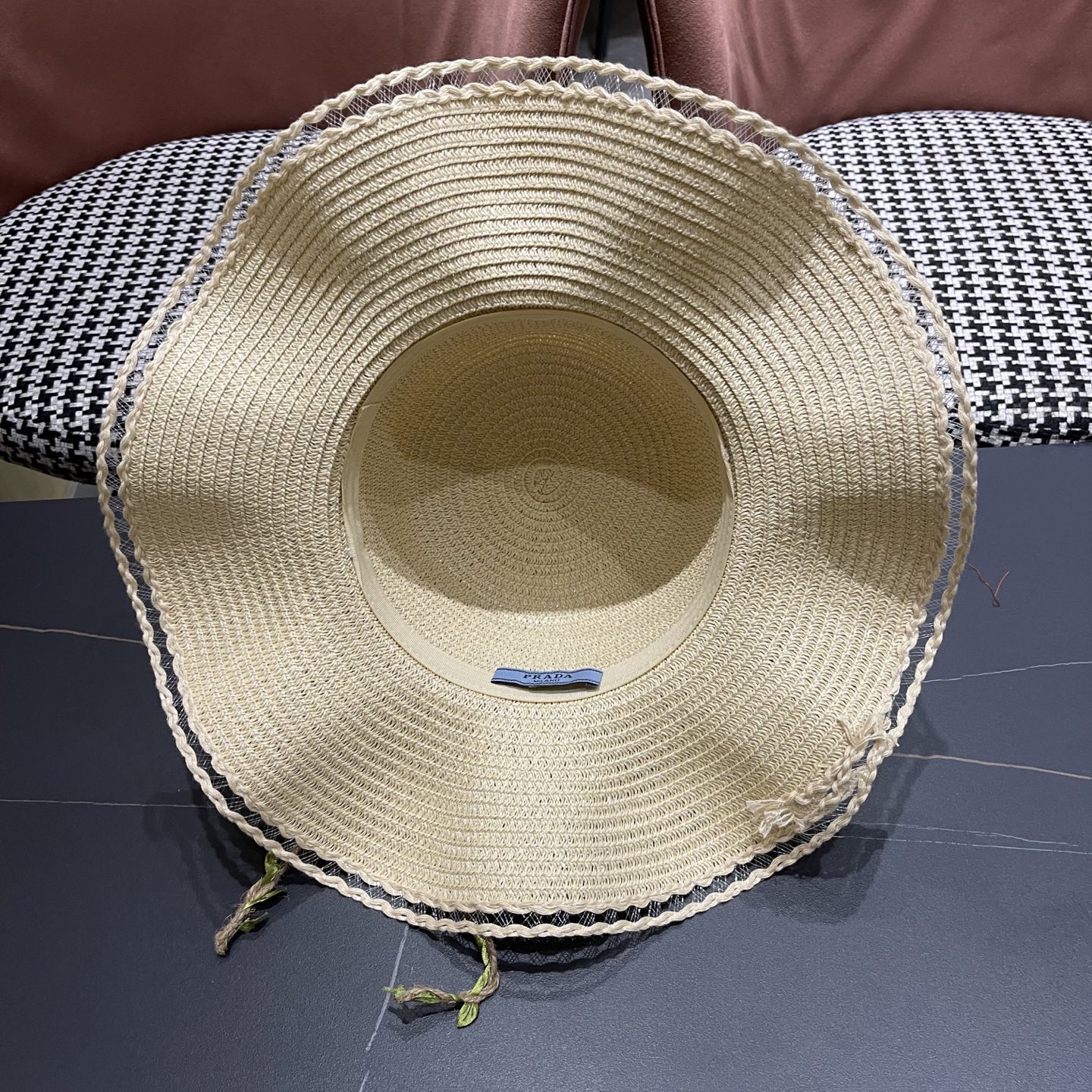  普拉达Prada 草帽女夏季2025新款蝴蝶结大帽檐遮阳防晒
太阳帽海边度假风沙滩帽