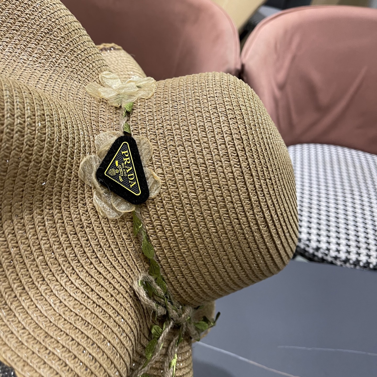  普拉达Prada 草帽女夏季2025新款蝴蝶结大帽檐遮阳防晒
太阳帽海边度假风沙滩帽