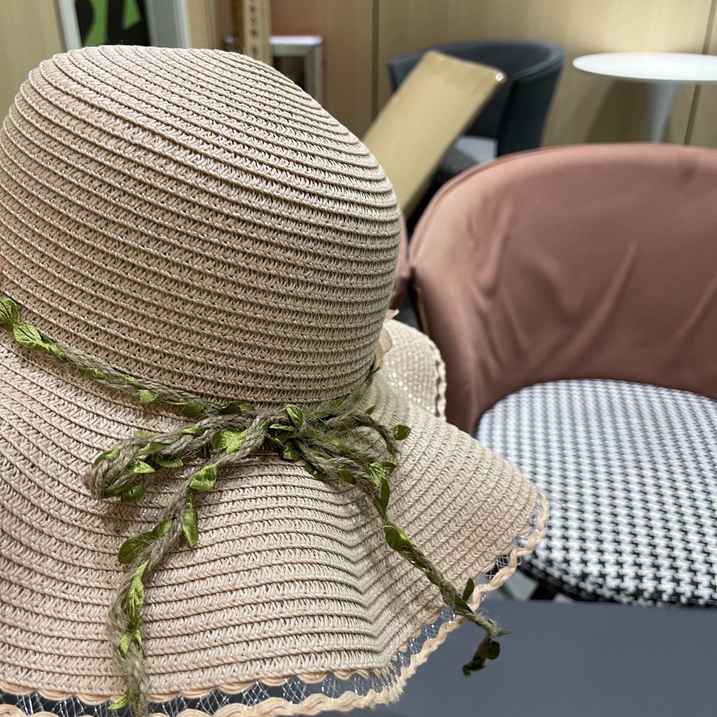  普拉达Prada 草帽女夏季2025新款蝴蝶结大帽檐遮阳防晒
太阳帽海边度假风沙滩帽