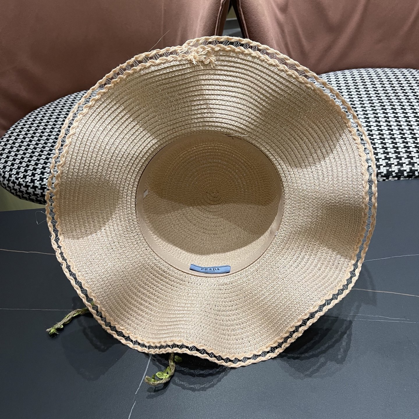  普拉达Prada 草帽女夏季2025新款蝴蝶结大帽檐遮阳防晒
太阳帽海边度假风沙滩帽