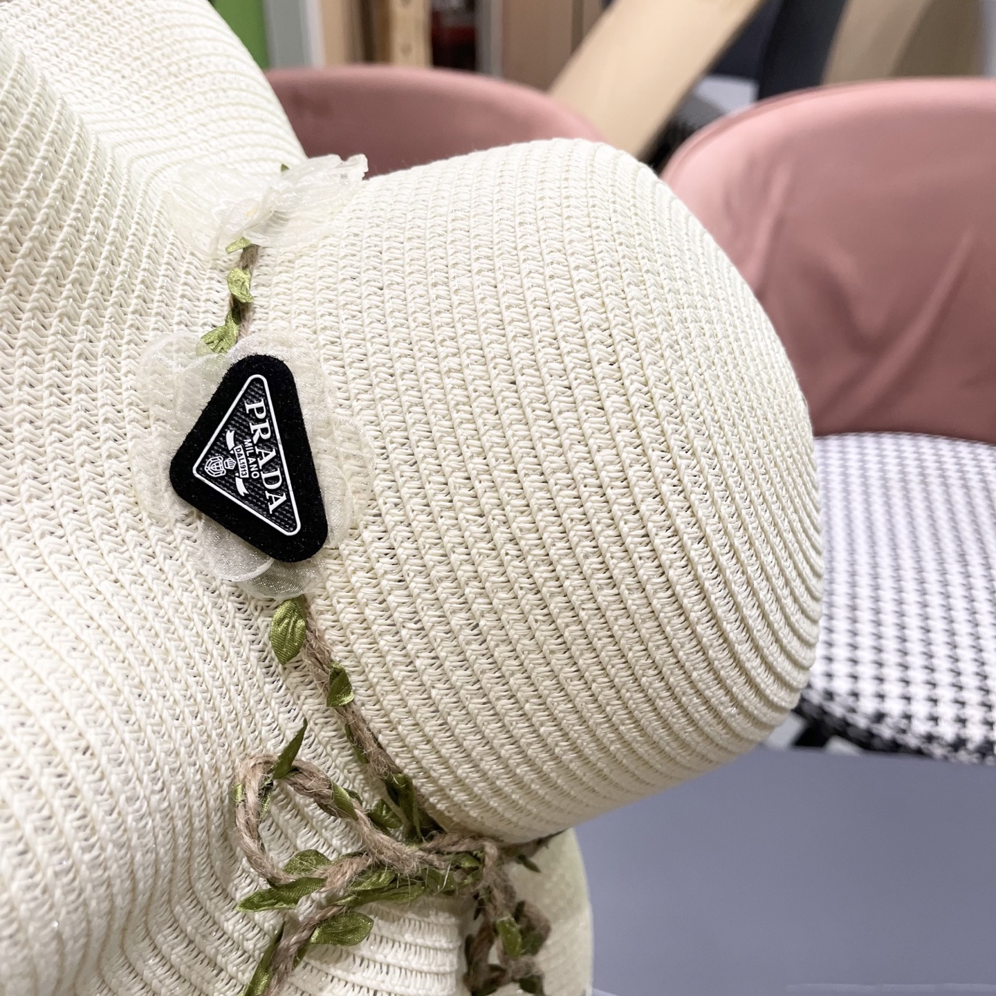  普拉达Prada 草帽女夏季2025新款蝴蝶结大帽檐遮阳防晒
太阳帽海边度假风沙滩帽