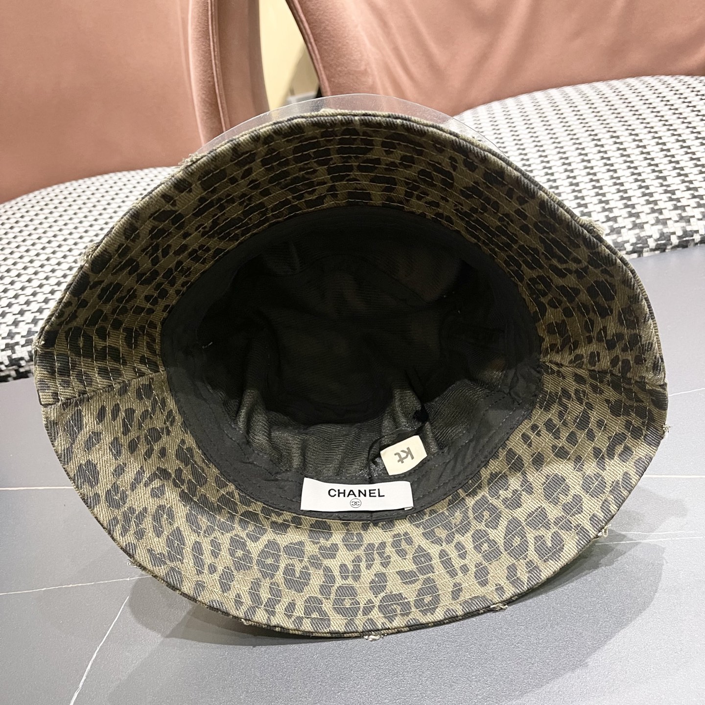  Chanel香奈儿休闲百搭渔夫帽子女春夏韩版日系出
游遮阳防晒水桶帽复吉豹纹盆帽