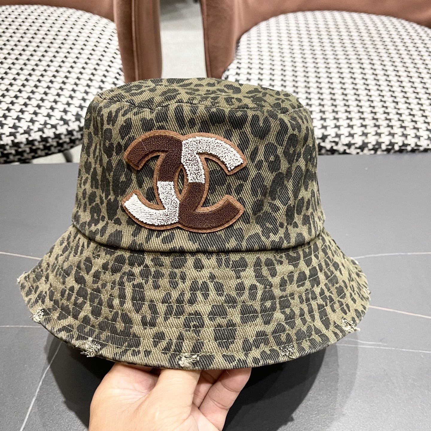  Chanel香奈儿休闲百搭渔夫帽子女春夏韩版日系出
游遮阳防晒水桶帽复吉豹纹盆帽