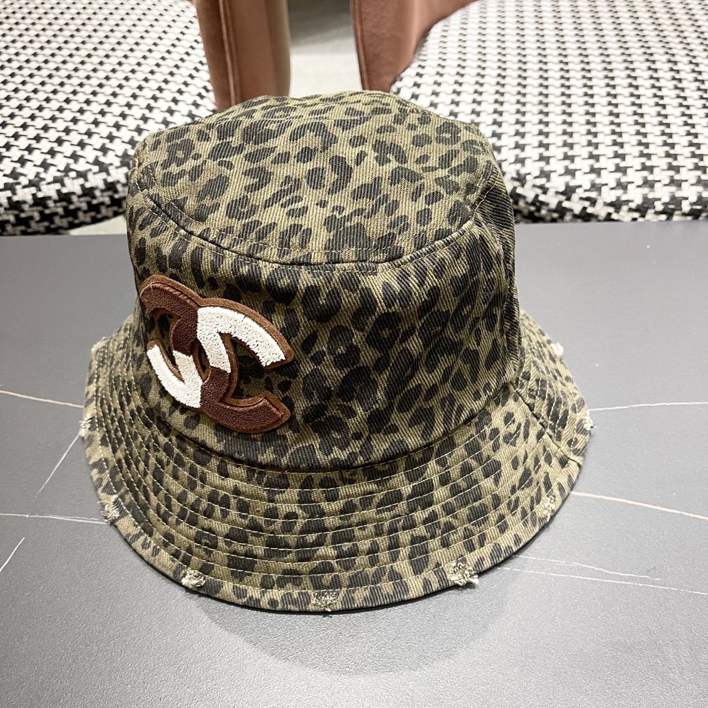 NO:363113,Chanel Chanel casual versatile fisherman hat women spring and summer Korean style Japanese style travel sun protection bucket hat Fuji leopard print basin hat Straw hat Fisherman hat Baseball hat Knitted hat, hat, chanel, chanel, espadrilles, hatsChanel香奈儿休闲百搭渔夫帽子女春夏韩版日系出 游遮阳防晒水桶帽复吉豹纹盆帽帽子草帽渔夫帽棒球帽针织帽,帽子,chanel,chanel,espadrilles,hats,hat