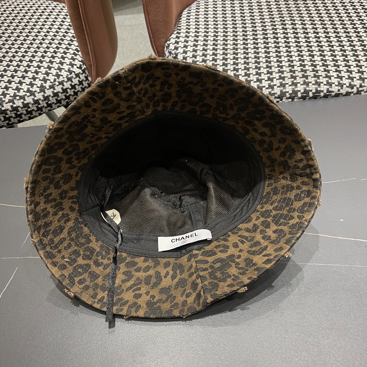  Chanel香奈儿休闲百搭渔夫帽子女春夏韩版日系出
游遮阳防晒水桶帽复吉豹纹盆帽